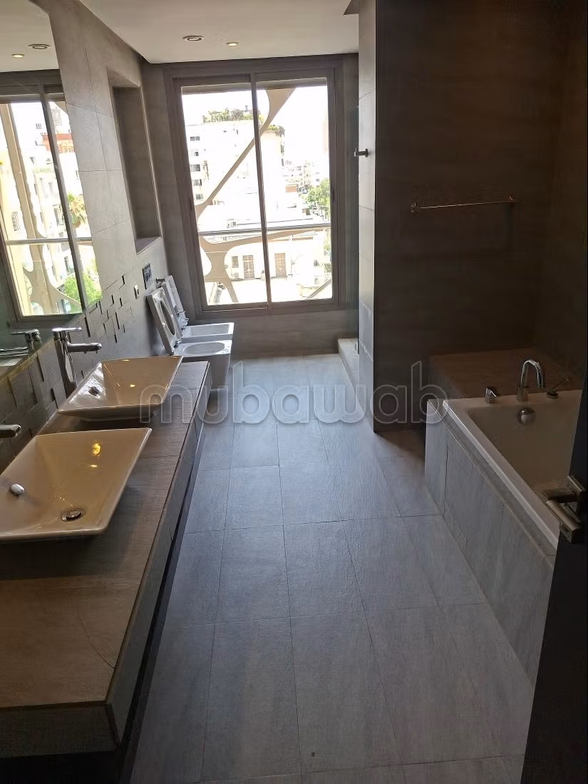 A vendre un joli Appartement avec 2 places qu garage — 6