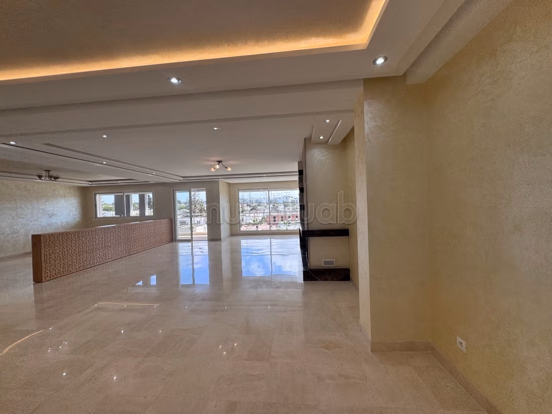 Louez cet appartement à Riyad.
4 chambres agréables.
Ascenseur et terrasse — 2