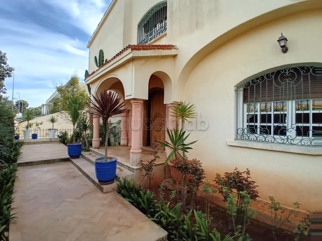 Luxurious villa for sale in California
