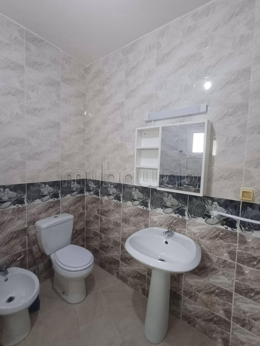 A louer etage de villa ennasee