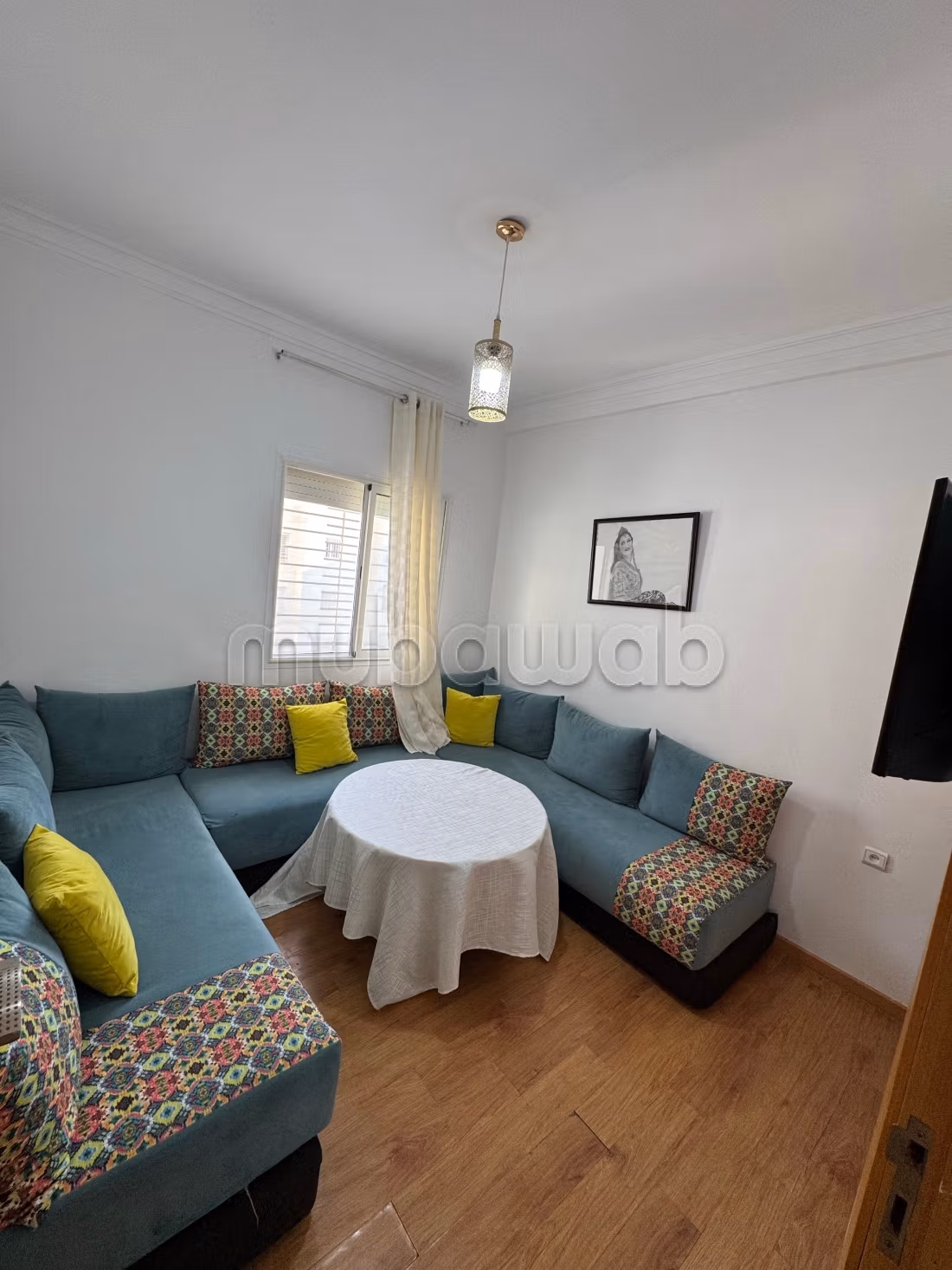 Appartement en vente à Hamria. 
3 belles chambres. 
Salon traditionnel marocain, résidence sécurisée