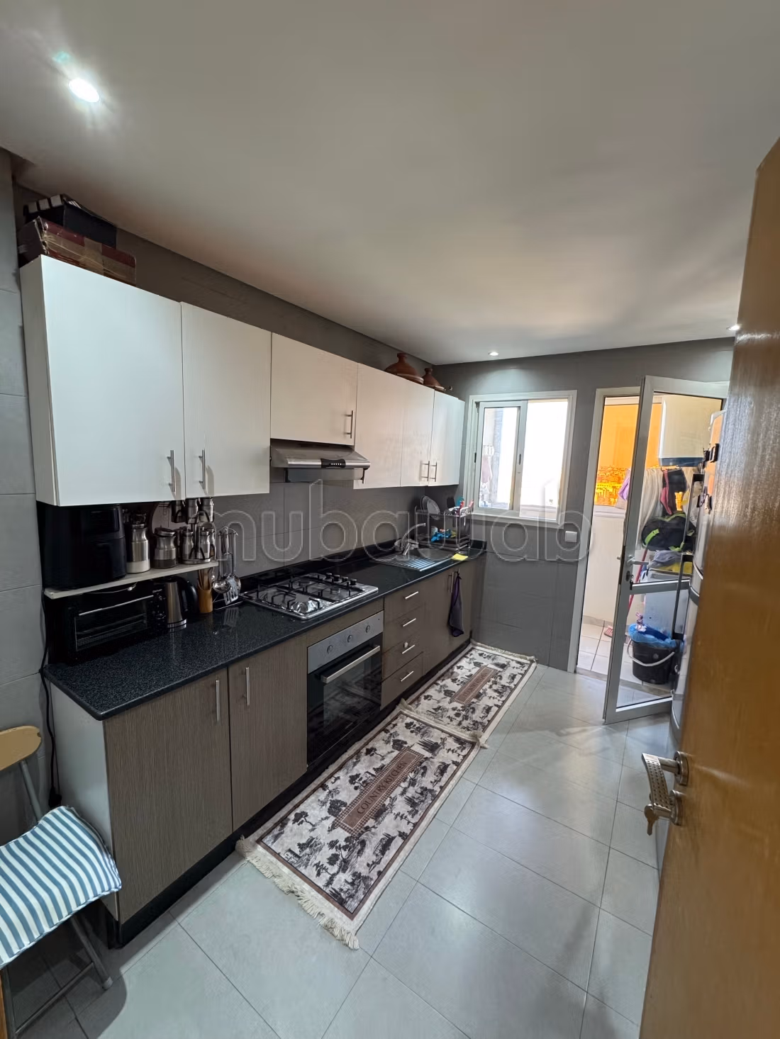 Appartement en vente à Hamria. 
3 belles chambres. 
Salon traditionnel marocain, résidence sécurisée