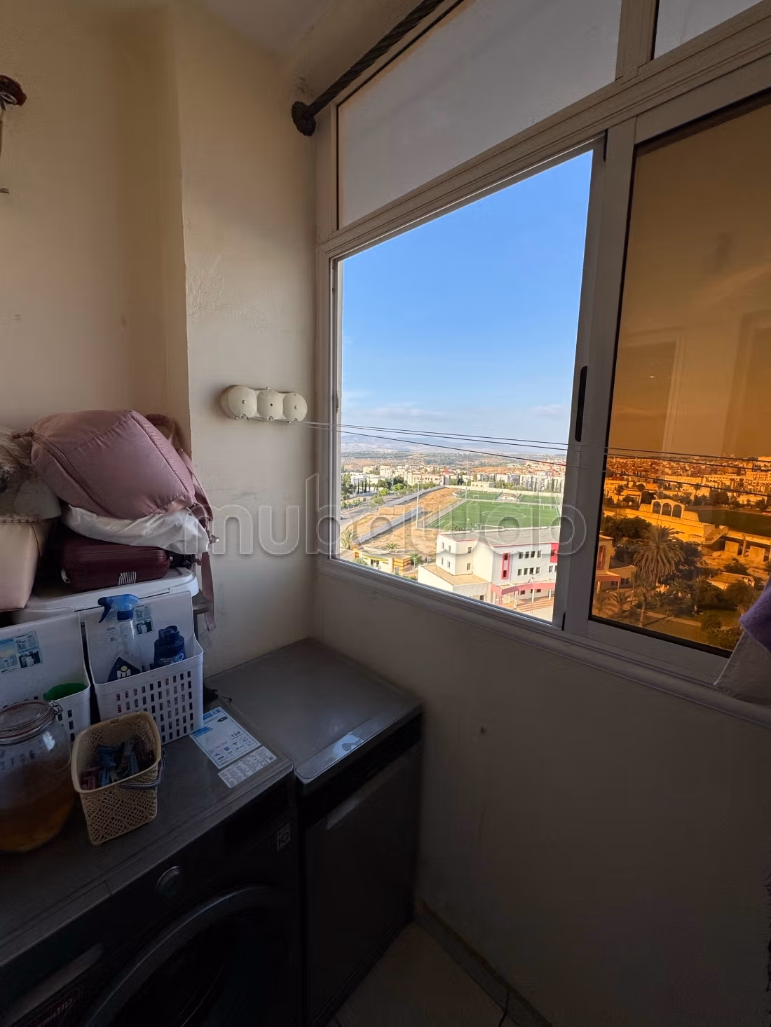 Appartement en vente à Hamria. 
3 belles chambres. 
Salon traditionnel marocain, résidence sécurisée