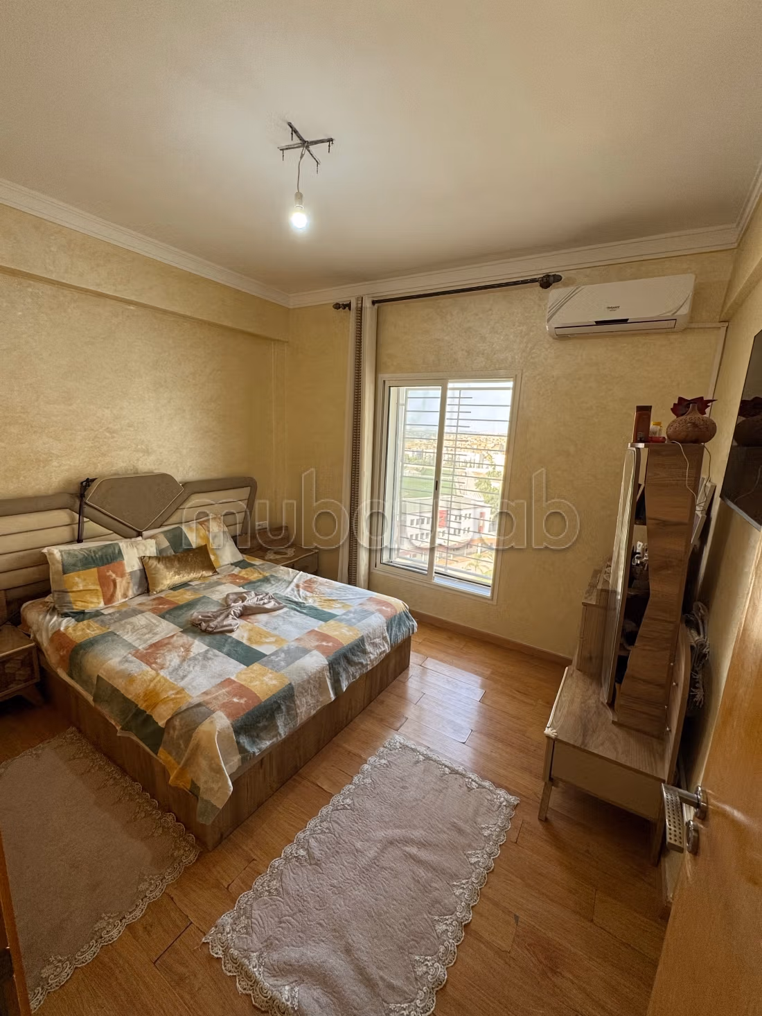 Appartement en vente à Hamria. 
3 belles chambres. 
Salon traditionnel marocain, résidence sécurisée