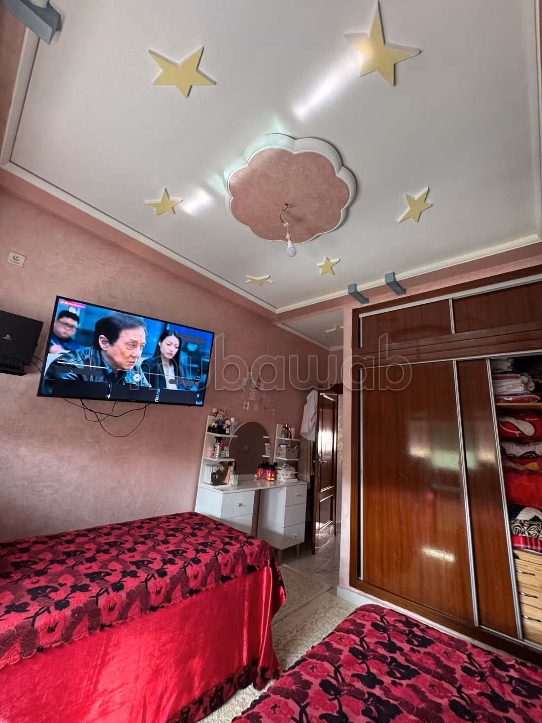 Vente d'un bel appartement sur la route de la gare routière. 3 chambres. Bien meublé