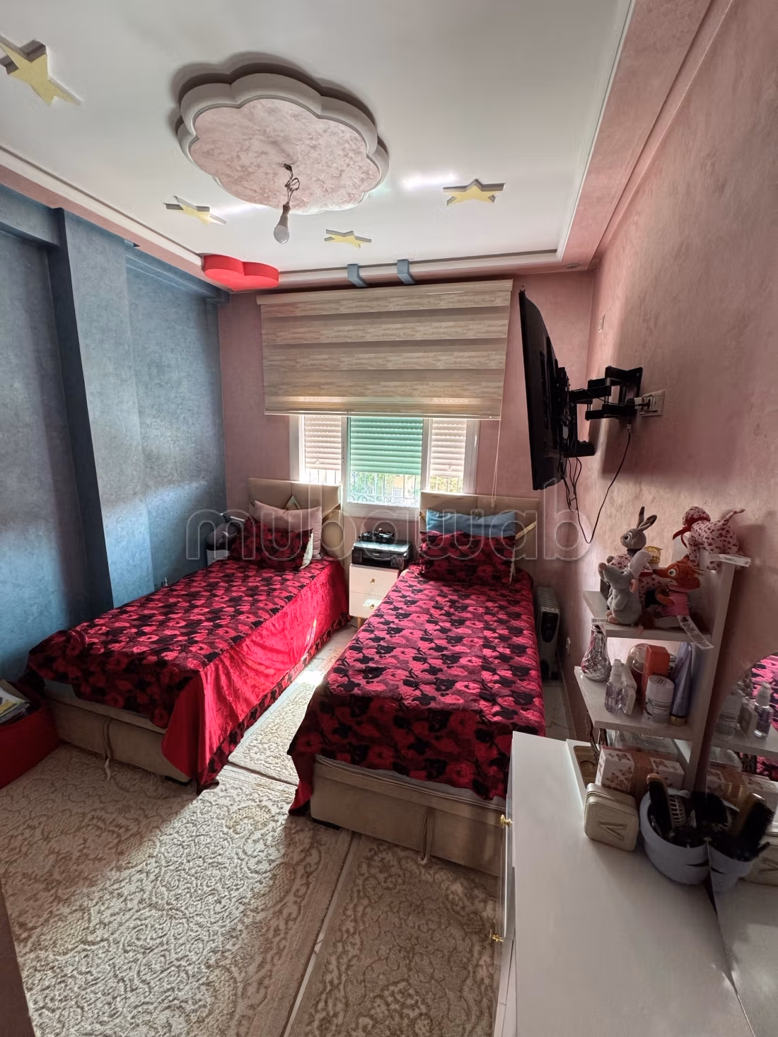 Vente d'un bel appartement sur la route de la gare routière. 3 chambres. Bien meublé