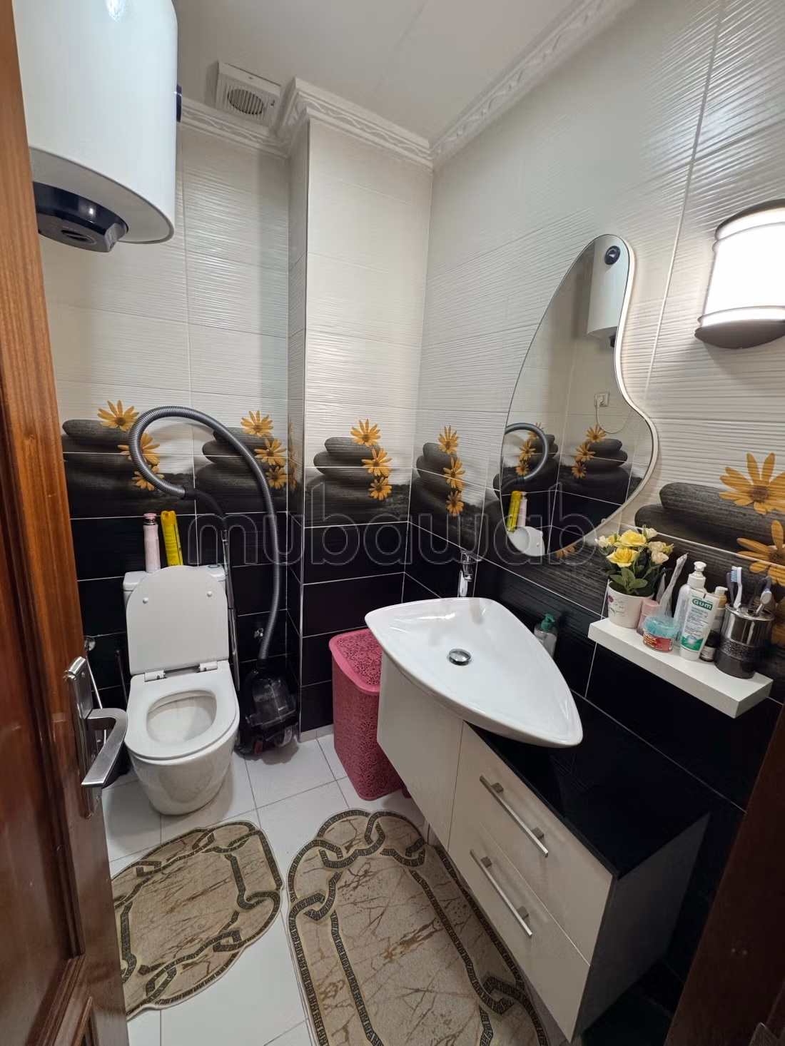 Vente d'un bel appartement sur la route de la gare routière. 3 chambres. Bien meublé