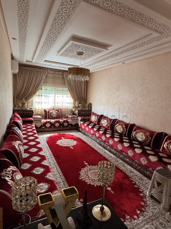 Vente d'un bel appartement sur la route de la gare routière. 3 chambres. Bien meublé