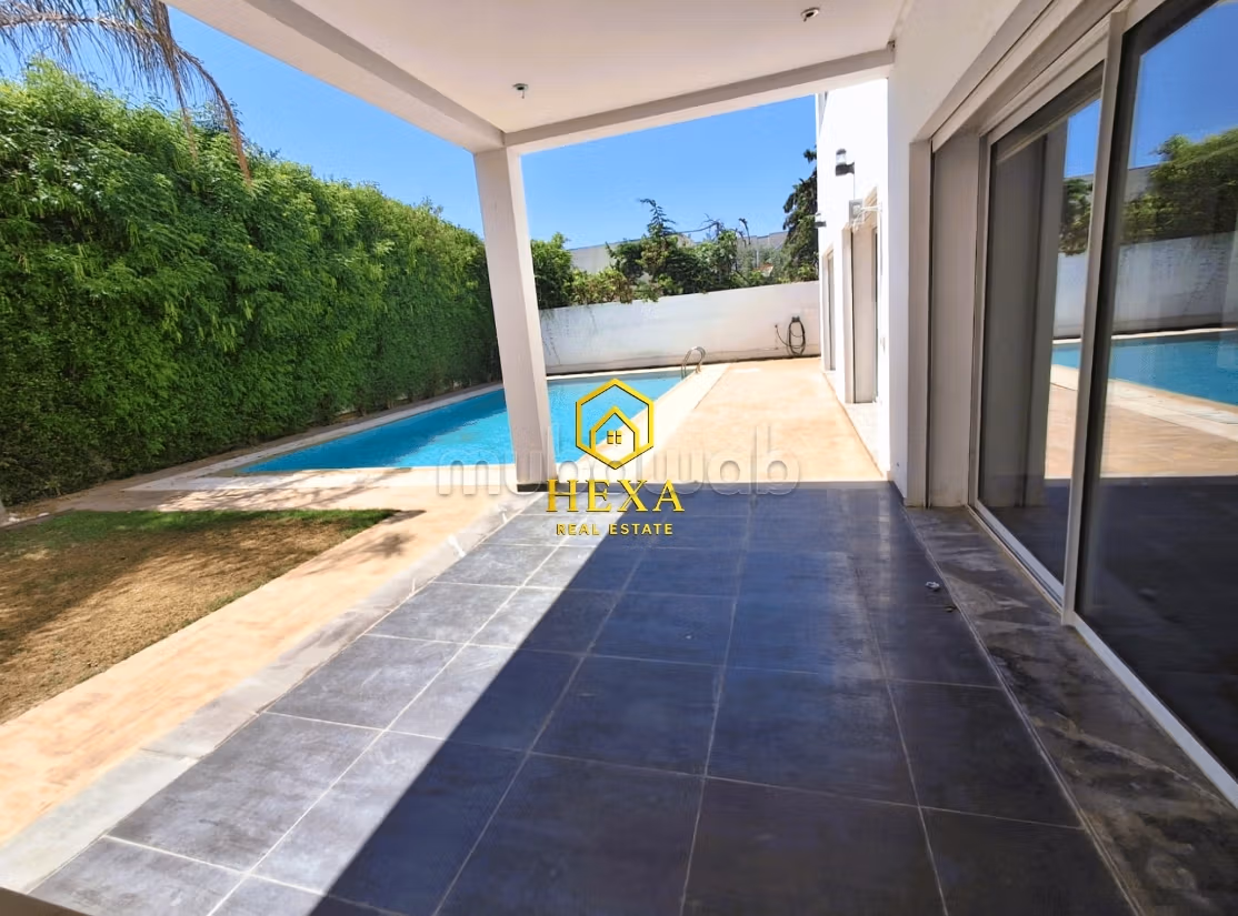 Villa S5 con piscina e giardino a La Soukra