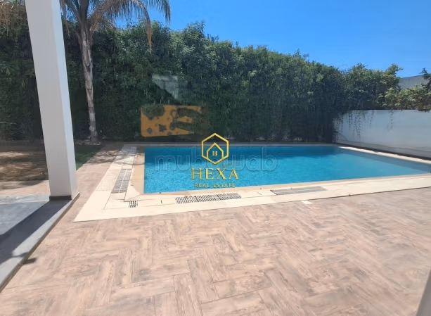 Villa S5 con piscina e giardino a La Soukra