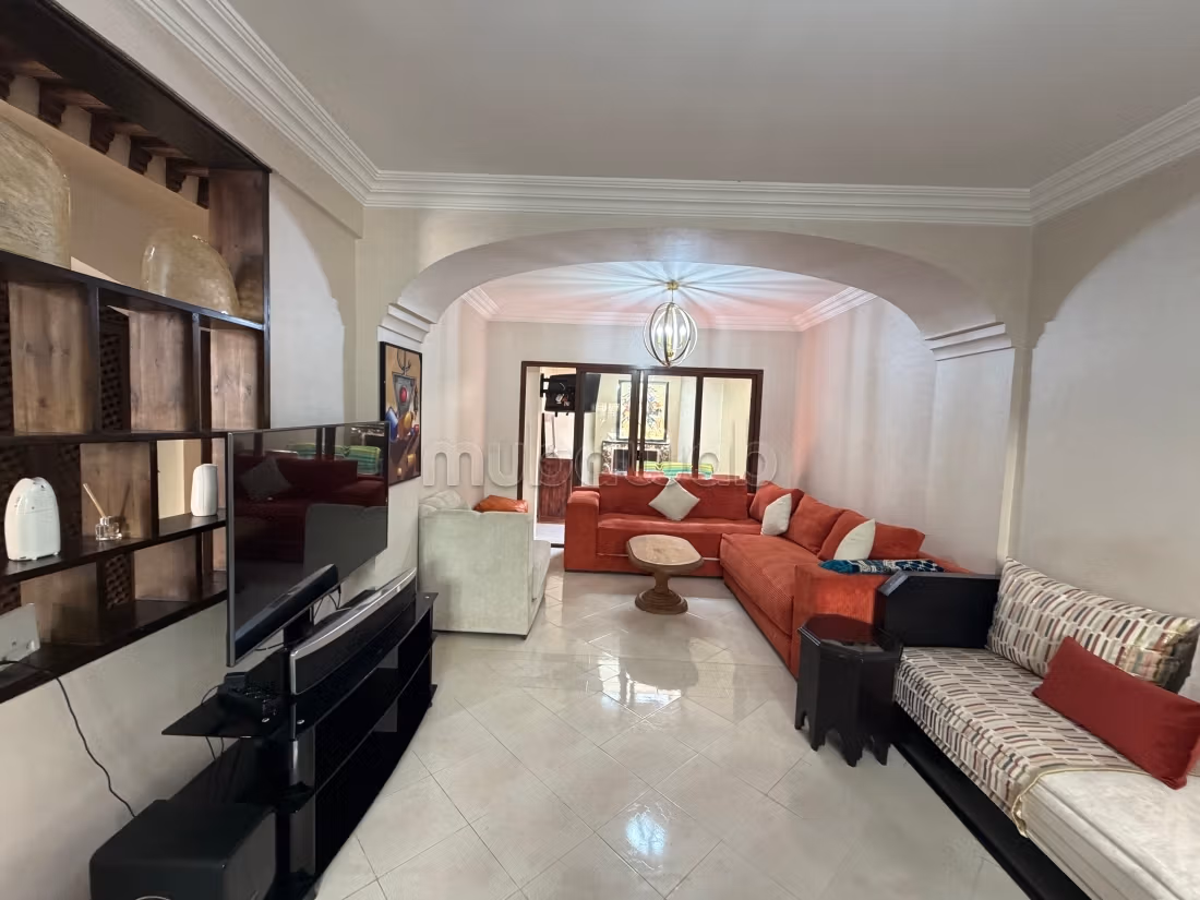 Appartement à l'achat à Route de Fez.
5 grandes pièces.
Système de climatisation — 2