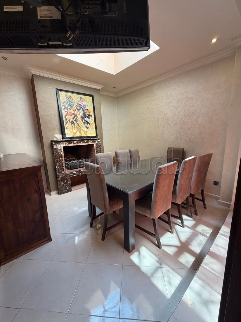 Appartement à l'achat à Route de Fez.
5 grandes pièces.
Système de climatisation — 3