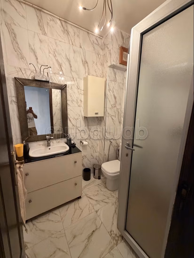 Appartement à l'achat à Route de Fez.
5 grandes pièces.
Système de climatisation — 6