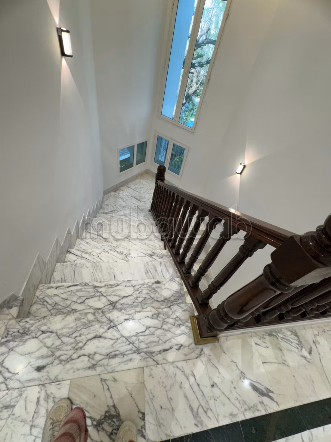 Maison de haut standing à vendre à Les Berges Du Lac 1.7 belles chambres. Résidence avec concierge, climatisation générale