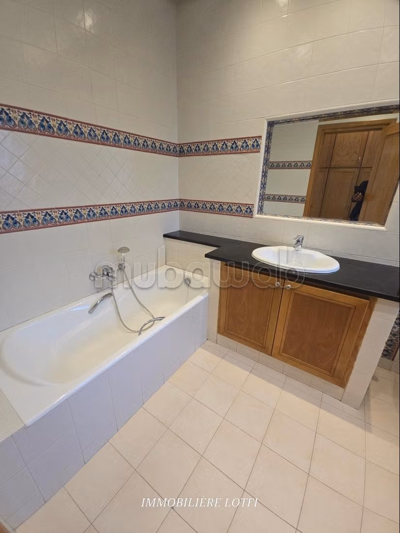 Superb villa for rent in Gammarth Village. Area 380 m². Secure door and central heating