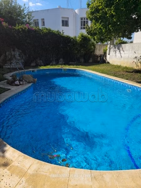 Superba villa in affitto a Gammarth Village. Superficie 380 m². Porta sicura e riscaldamento centrale