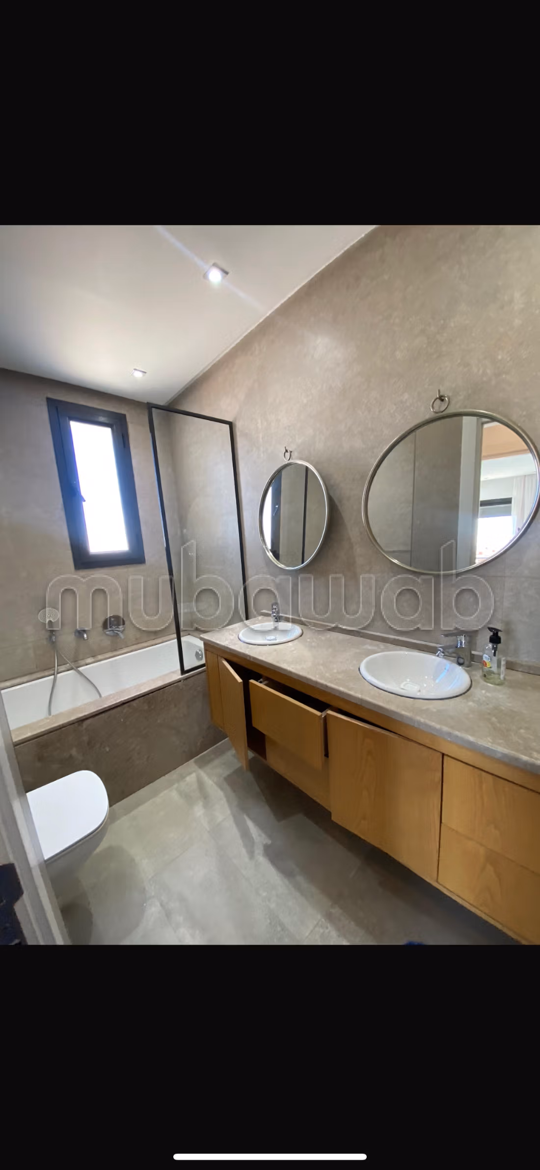 Bel appartement en location à La Marsa Ville. Surface de 170 m². Fenêtres avec double vitrage et porte blindée