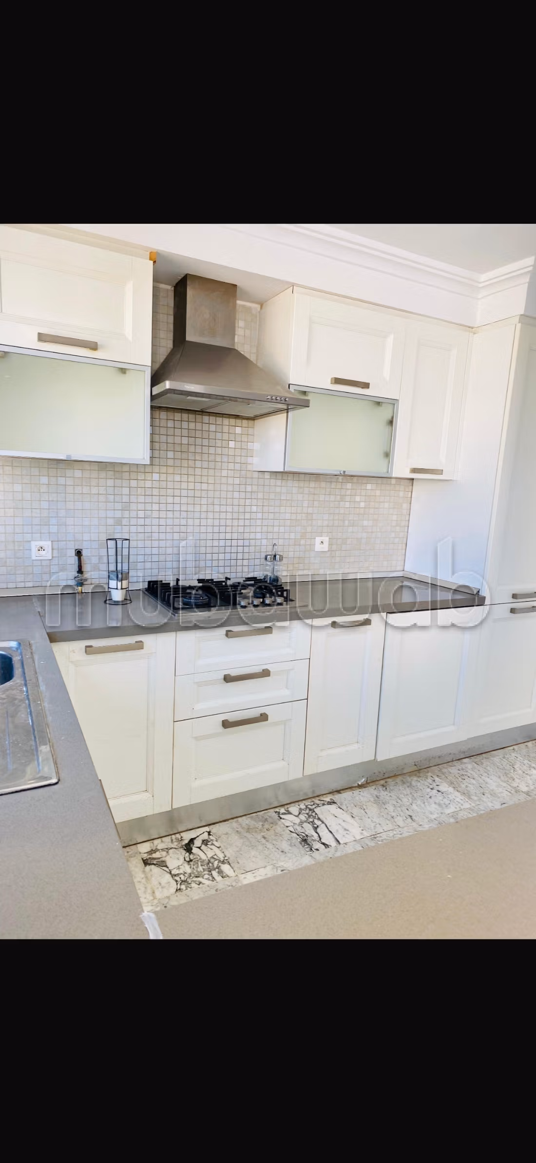 Villa di alta qualità da affittare a Gammarth Superiore. Superficie 170 m². Riscaldamento centralizzato e porta blindata.
