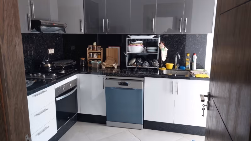 Verkoop van een mooi appartement in de Hoge Stad. Oppervlakte van 81 m². Conciërgeservice, airconditioning