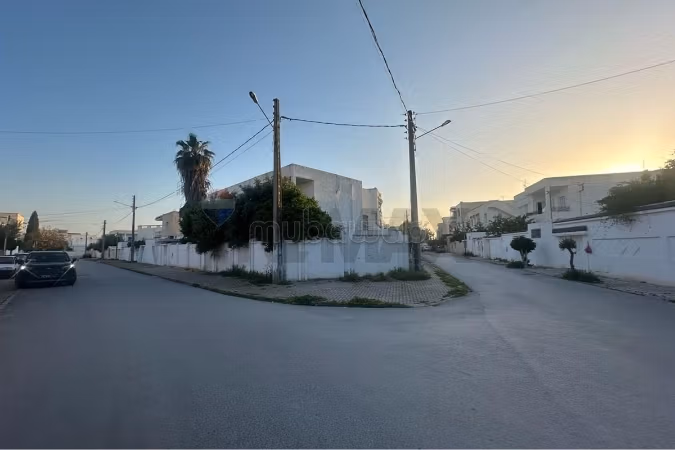 Maison à rénover de 662 m² au Bardo