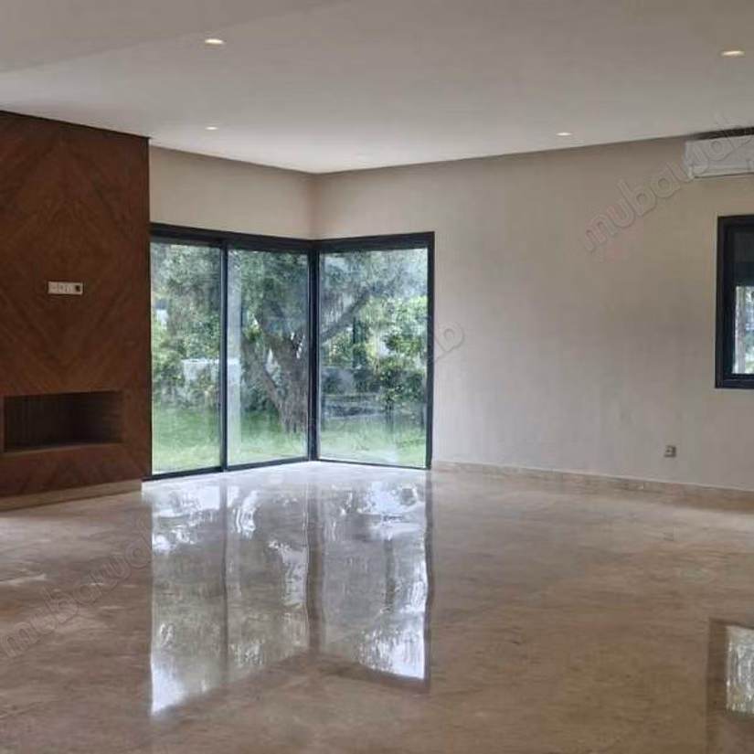 Villa à Louer de 538.0 m² à Bouskoura, Ville Verte