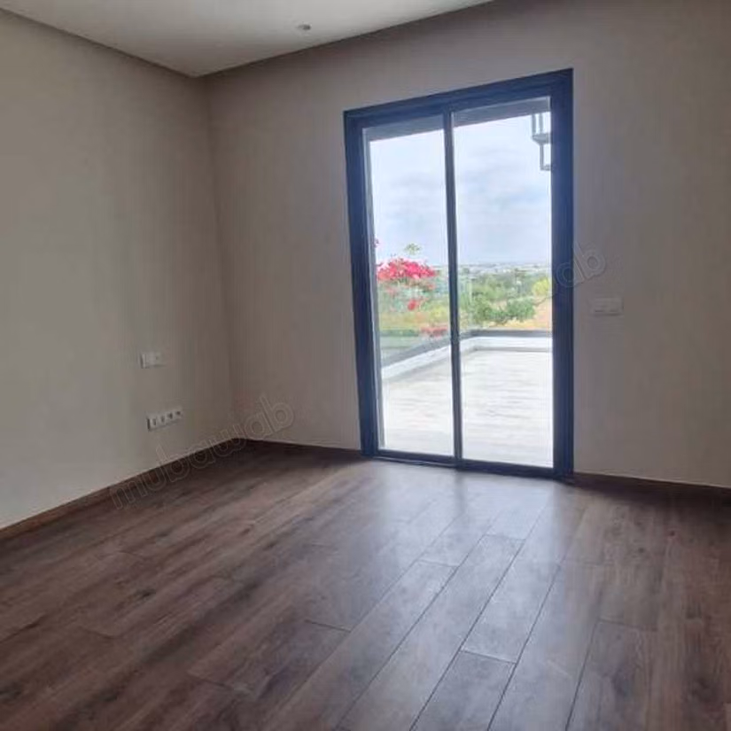 Villa à Louer de 538.0 m² à Bouskoura, Ville Verte