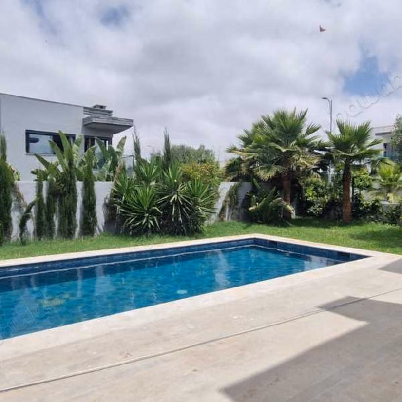 Villa à Louer de 538.0 m² à Bouskoura, Ville Verte