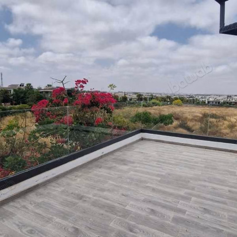 Villa à Louer de 538.0 m² à Bouskoura, Ville Verte
