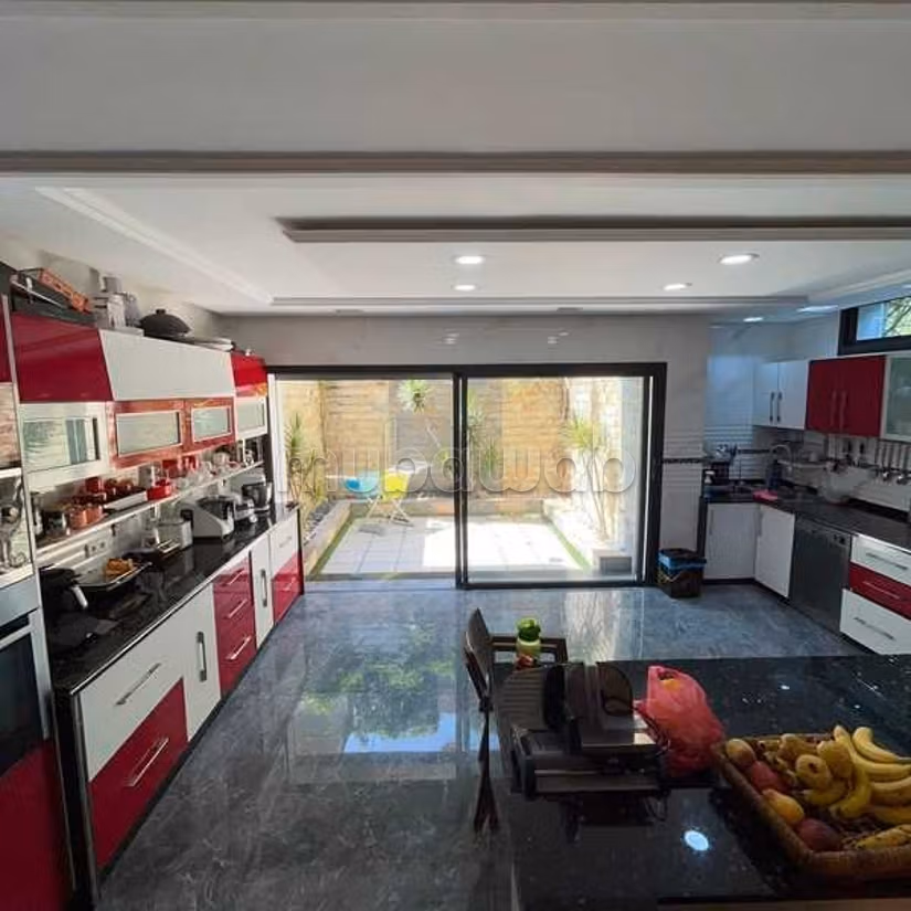 Villa Te Koop van 390.0 m² in Casablanca, Ain Chock