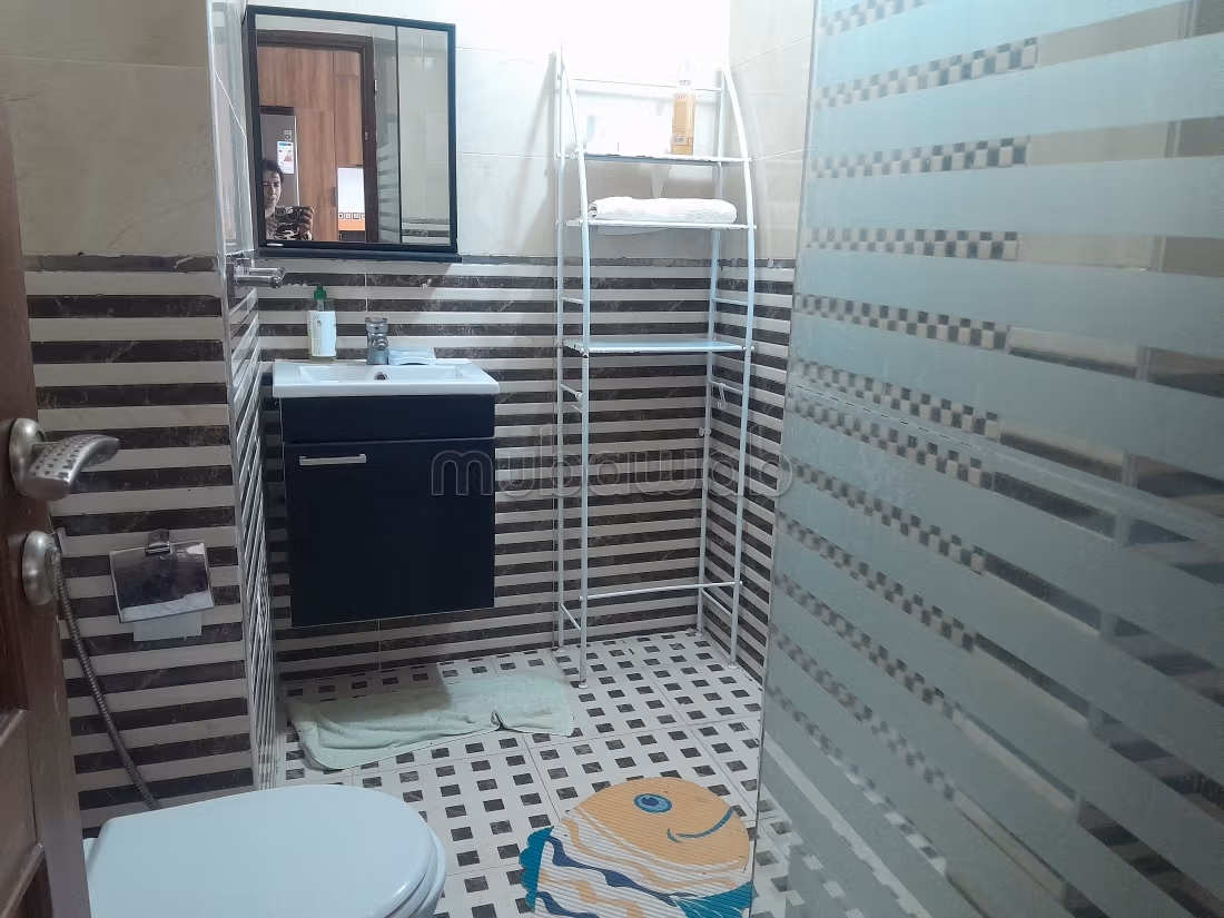 Location d'un appartement à Harhoura. Surface totale 55 m². Meublé