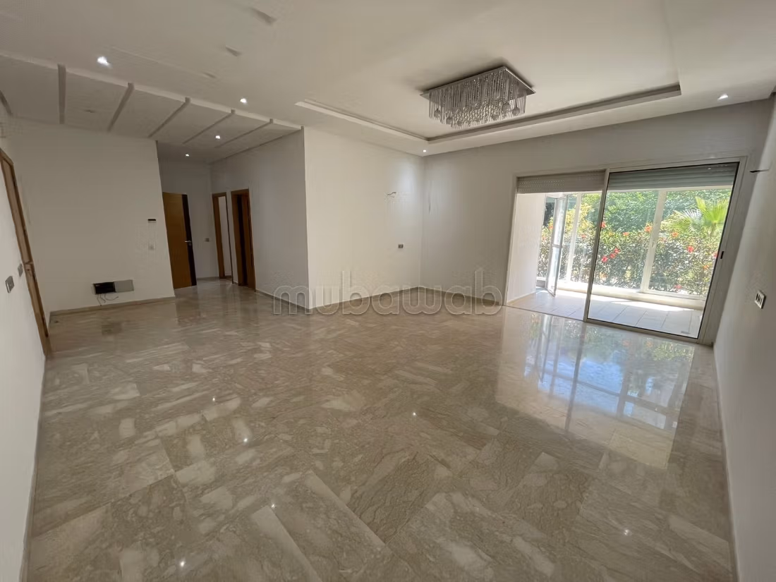 Superbe appartement Rez de jardin à louer à prestigia hay Riad. 3 grandes pièces. Avec ascenseur et espace vert