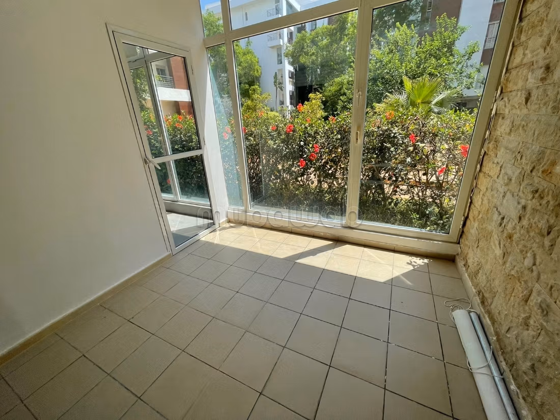 Superbe appartement Rez de jardin à louer à prestigia hay Riad. 3 grandes pièces. Avec ascenseur et espace vert — 4