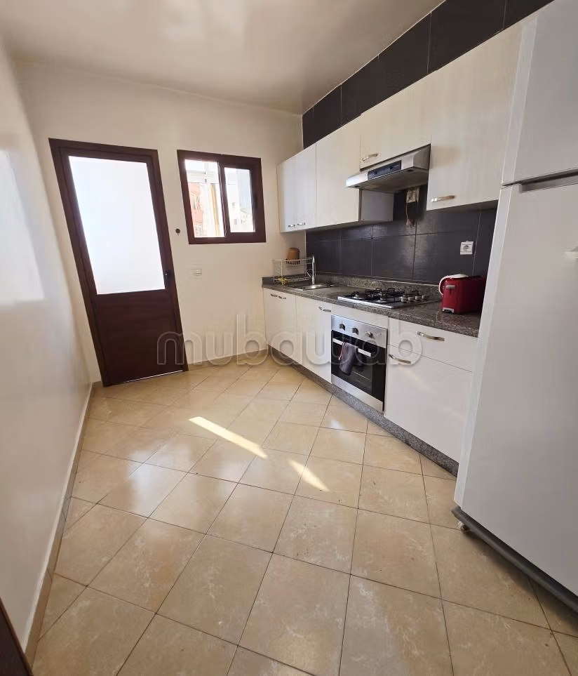Superbo appartamento in affitto a Hay Al Farah. 2 camere. Arredato