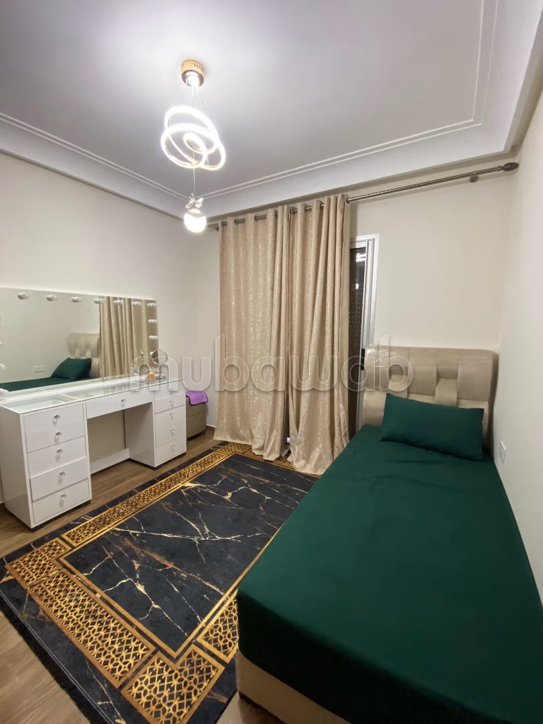 Superbe appartement à louer à Nassim. 
Surface totale 98 m². 
Meublé