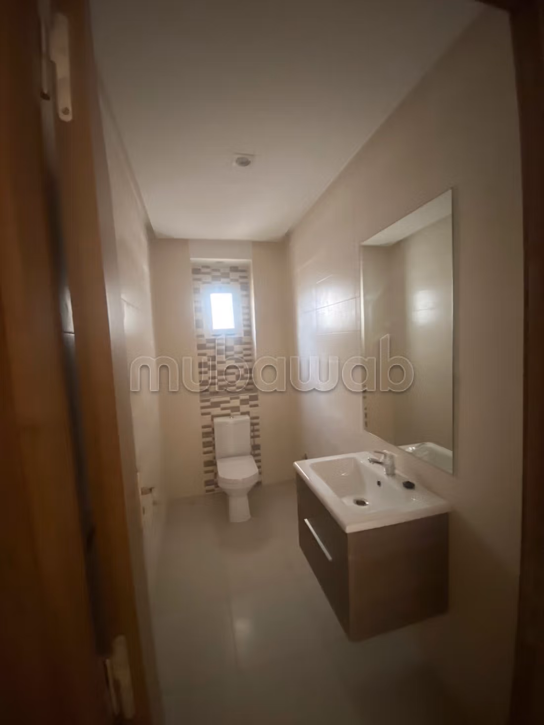 Superbe appartement à louer à Nassim. 
Surface totale 98 m². 
Meublé