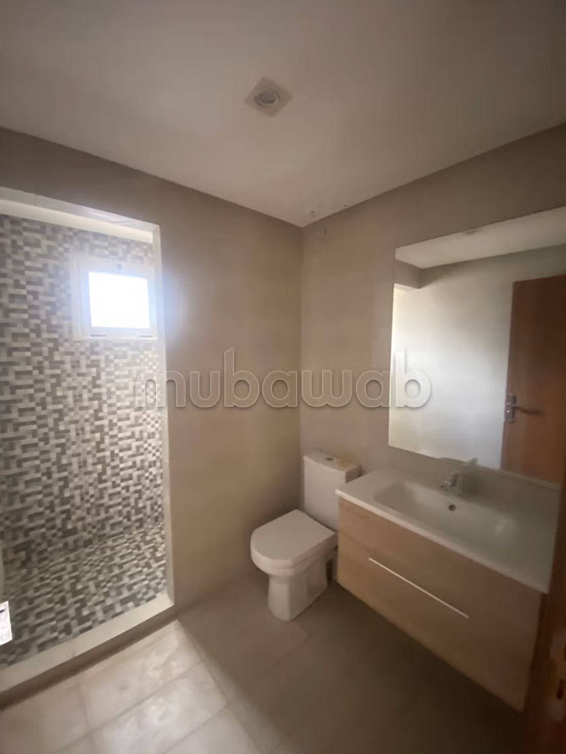 Superbe appartement à louer à Nassim. 
Surface totale 98 m². 
Meublé