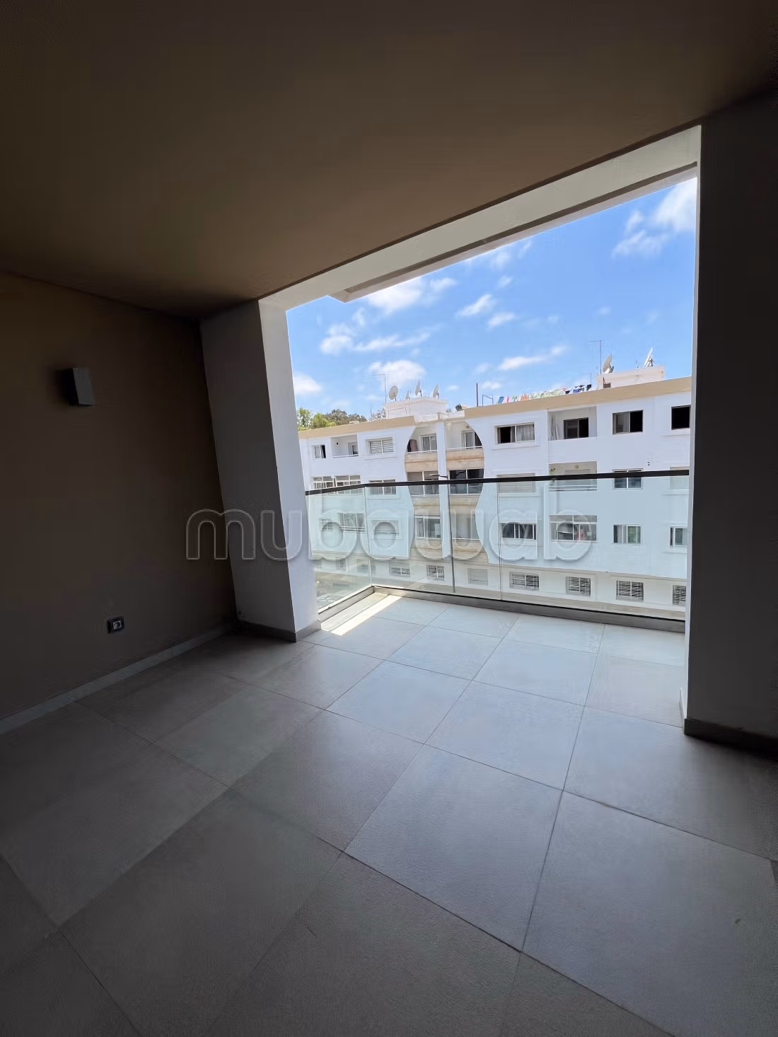 À louer – Appartement non meublé de standing à Eagle — 2