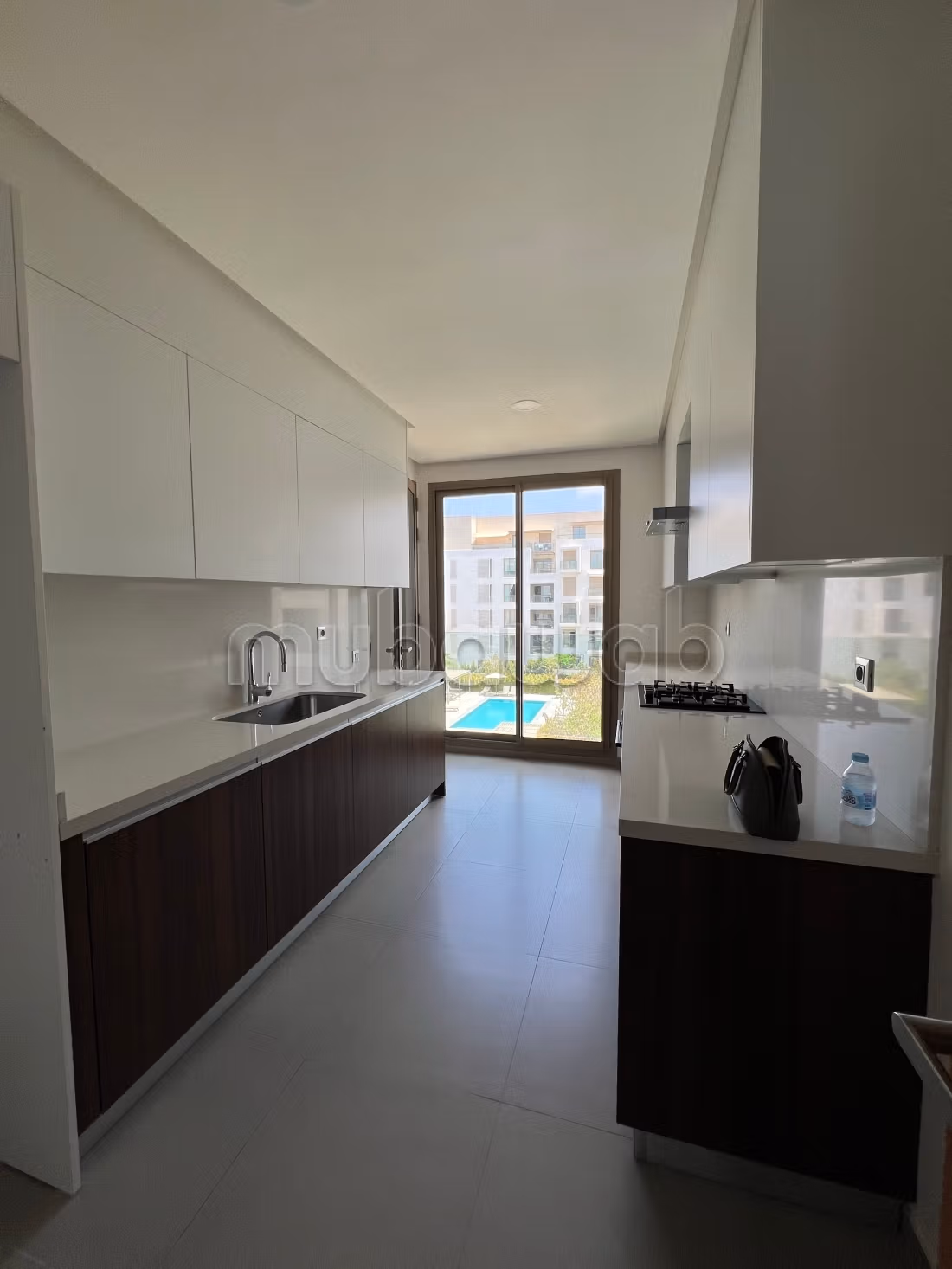 À louer – Appartement non meublé de standing à Eagle — 5