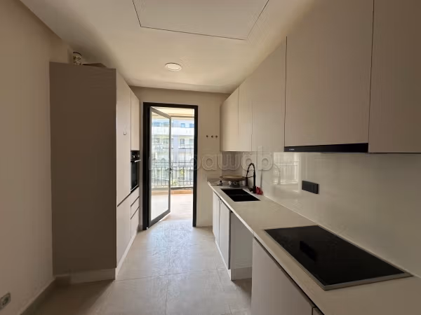 Prachtig Appartement met Groot Terras te Huren