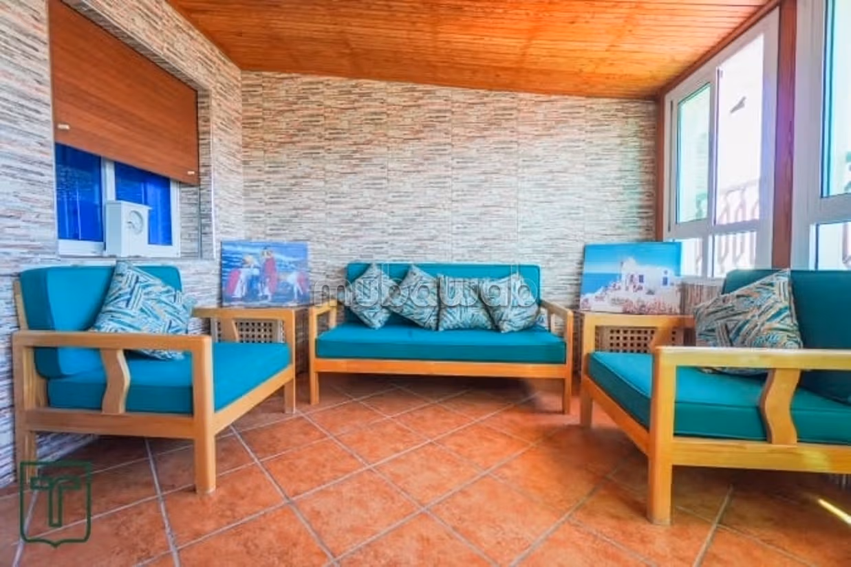 Superbe appartement à vendre au centre-ville. 3 pièces confortables. Porte solide et système de vitres à double vitrage — 3