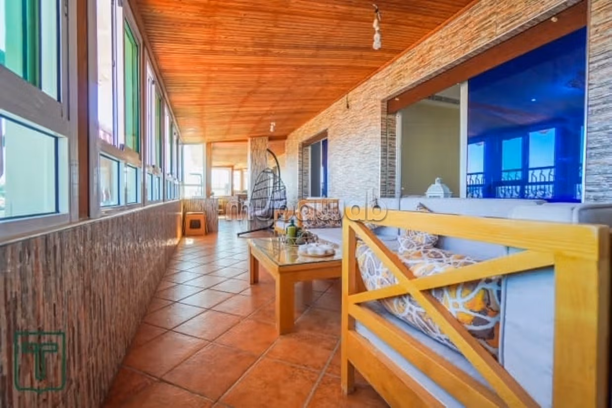 Superbe appartement à vendre au centre-ville. 3 pièces confortables. Porte solide et système de vitres à double vitrage — 5