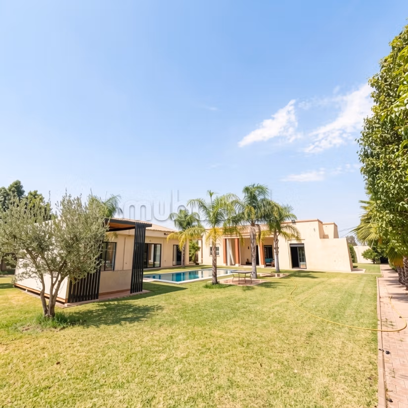 Private Oasis: 4-Bedroom Villa & Private Pool