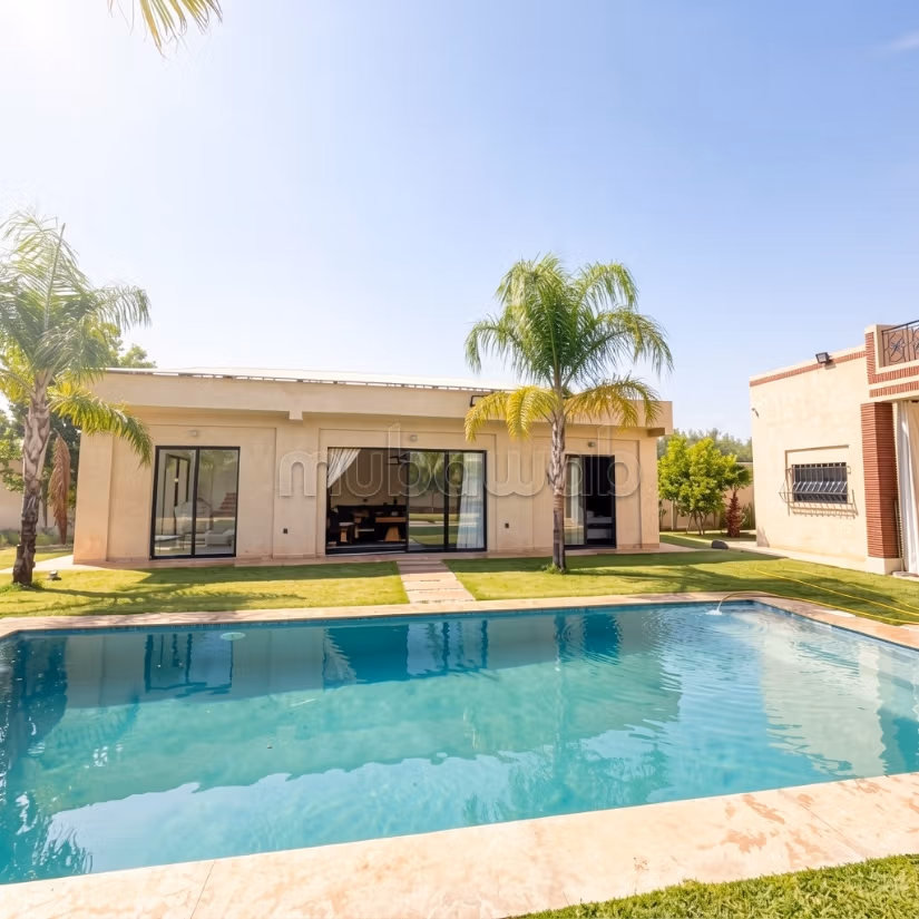 Private Oasis: 4-Bedroom Villa & Private Pool