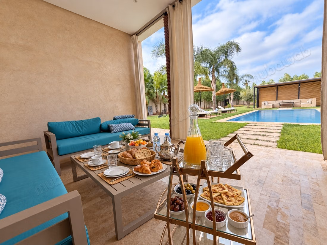 Private Oasis: 4-Bedroom Villa & Private Pool