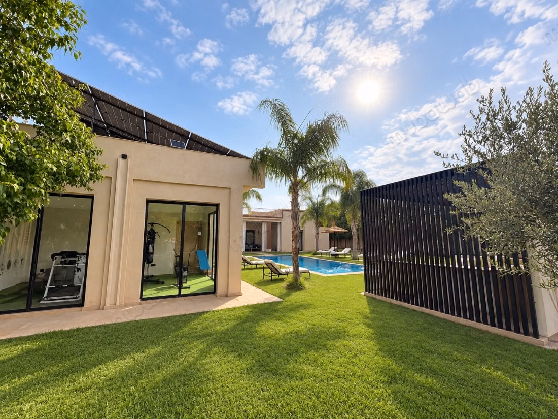 Private Oasis: 4-Bedroom Villa & Private Pool