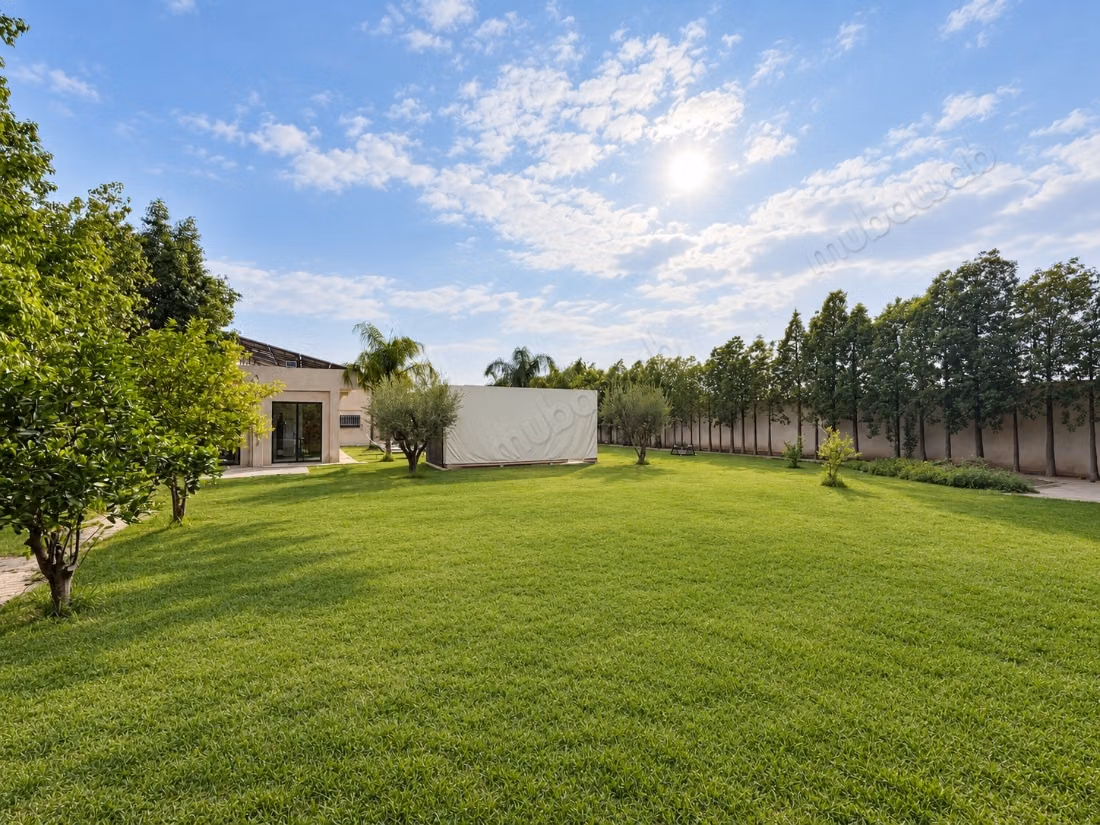 Private Oasis: 4-Bedroom Villa & Private Pool