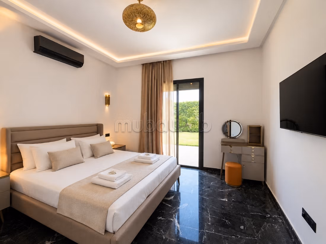 Private Oasis: 4-Bedroom Villa & Private Pool