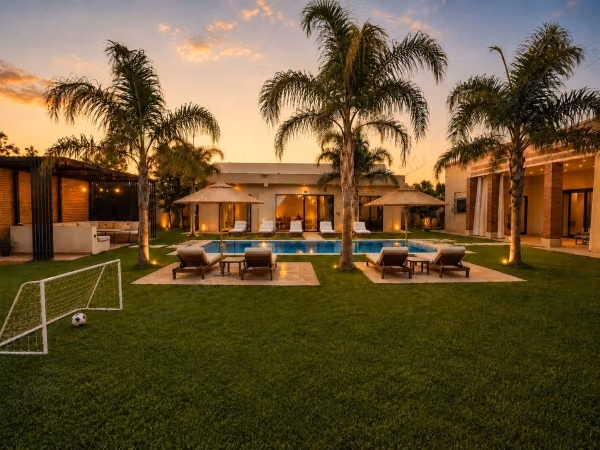 Private Oasis: 4-Bedroom Villa & Private Pool
