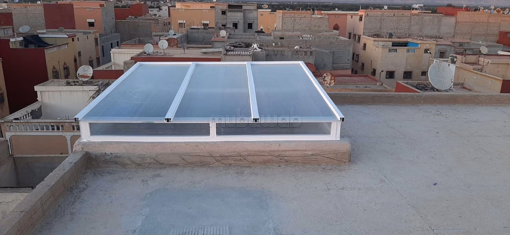 Maison à la vente à Aït Iaaza. 
5 belles chambres. 
Double vitrage et porte blindée