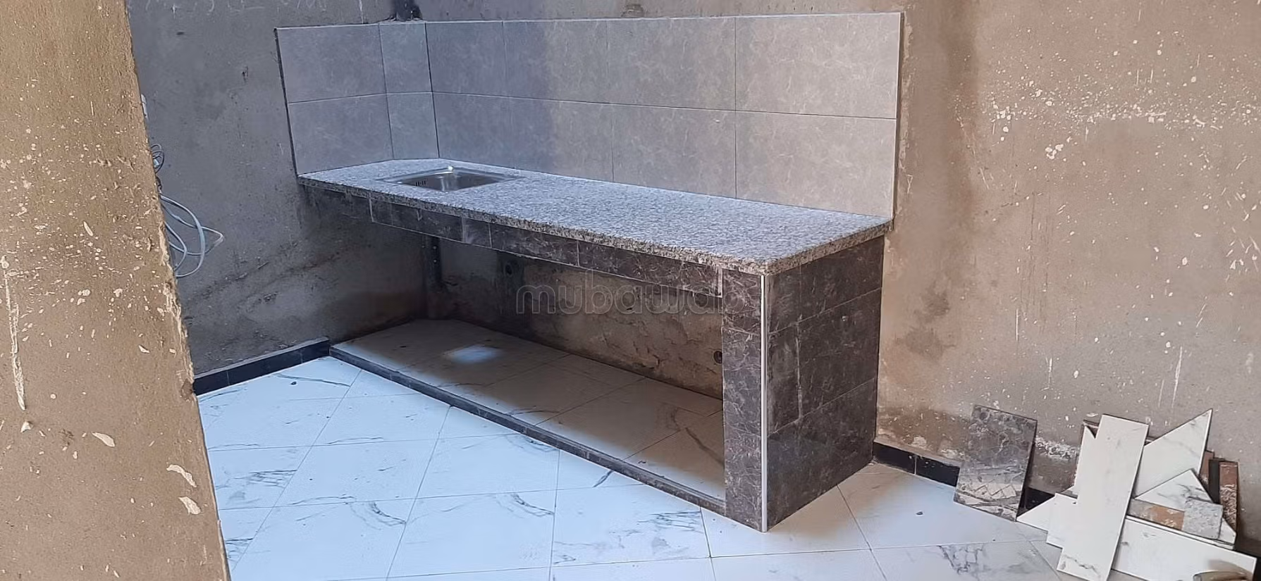 Maison à la vente à Aït Iaaza. 
5 belles chambres. 
Double vitrage et porte blindée
